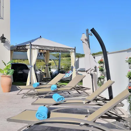 Detached For 4 Persons, Private Pool, Stylish Interior, Restaurant 100 M *