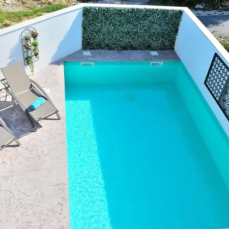 Villa Detached For 4 Persons, Private Pool, Stylish Interior, Restaurant 100 M *